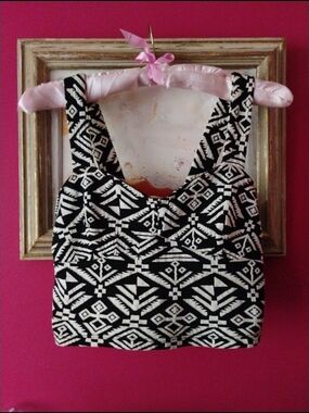 Vintage Y2K Black & White Aztec Print Geometric Design Crop Tank Top Size Small